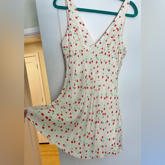 zara cherry silky short mini dress v neck medium skater dress - Picture 5 of 8